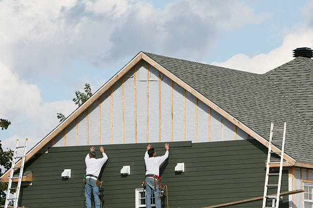 Professional Siding technician working in Wharton, TX